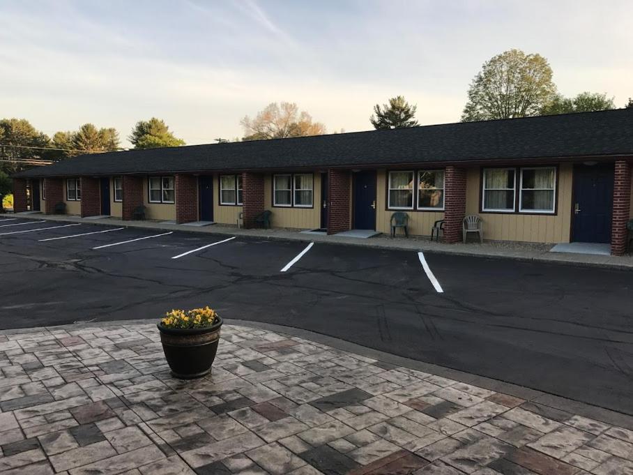 Quiet Corner Inn Бруклин Экстерьер фото
